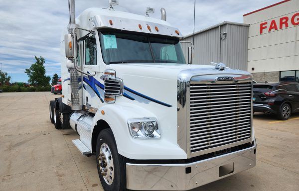 2018 Freightliner 122SD 60″ XT Mid Roof with Pusher Axle Sleeper #172122